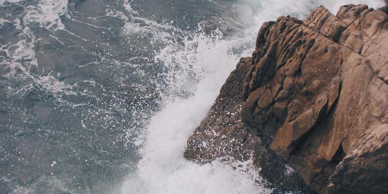 5G专网如何重塑工业通信：赋能AGV、AR运维与高精度金属加工