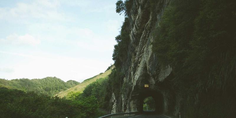 数字孪生技术如何重塑金属加工与工业制造：从虚拟调试到预测性维护的自动化革命